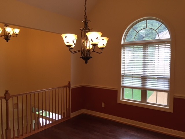 Building Photo - 5BR Bellevue Home.. Rent concession..  1/2...