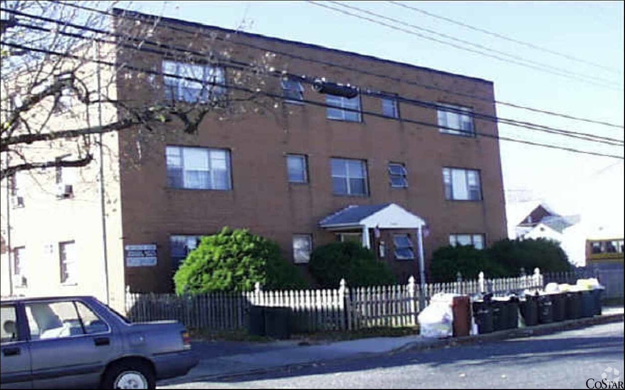 Primary Photo - 260 Willow Ave