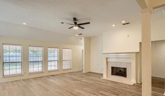 Foto del edificio - 5500 Archwood Ln