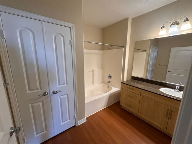 Interior Photo - Stadium House Apartments