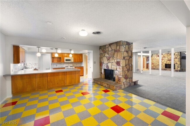 Foto del edificio - 1608 Houssels Ave