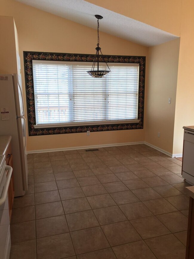 Building Photo - 88 E Danbury Ln