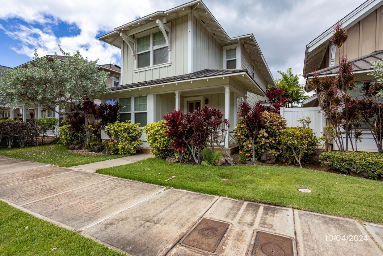 Primary Photo - 30 SOLAR PANELS|CENTRAL AC|BACKYARD SPACE|...