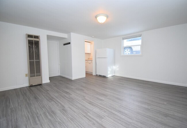 Foto del edificio - Great location, two blocks south of downto...