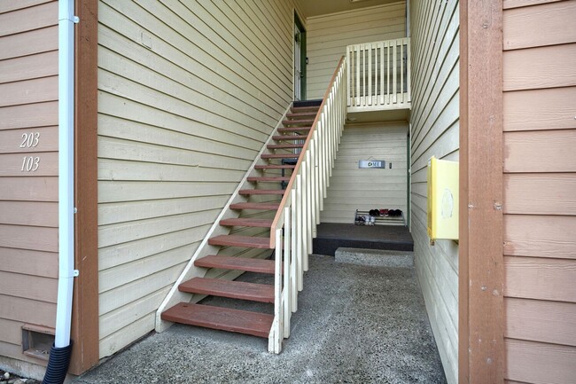 Building Photo - AVAILABLE NOW! 2BR/2BA Condo – Awesome Location! Glossy Hardwoods, Granite Countertops, W/S/G Inc...