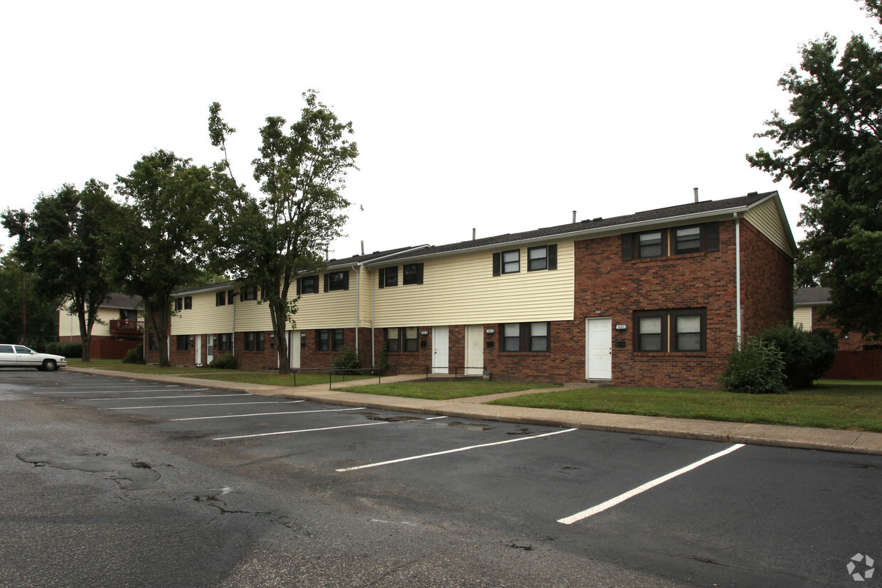 Primary Photo - Garden Side Terrace