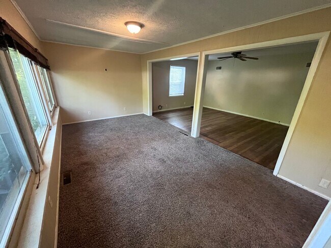 Foto del edificio - 4 Bedroom 2 Bath on Campus