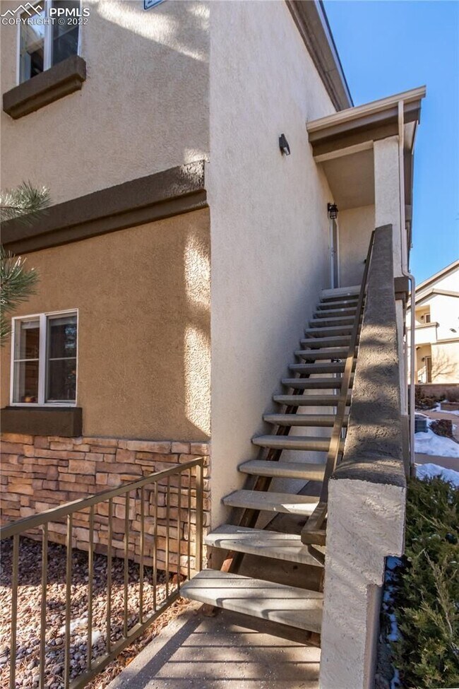 Foto del edificio - Maintenance free 2 bedroom, 2 full bath condo! Upper unit