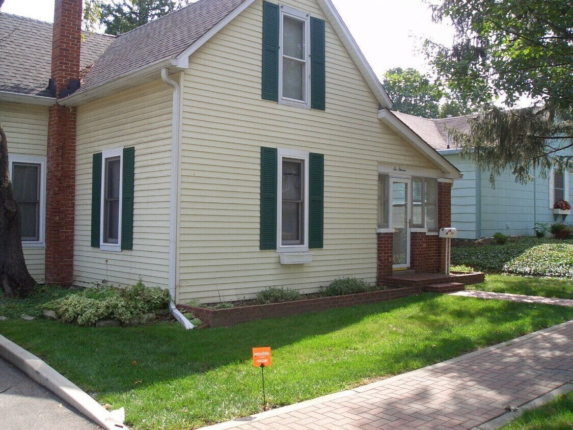 Primary Photo - 611 N Rangeline Rd