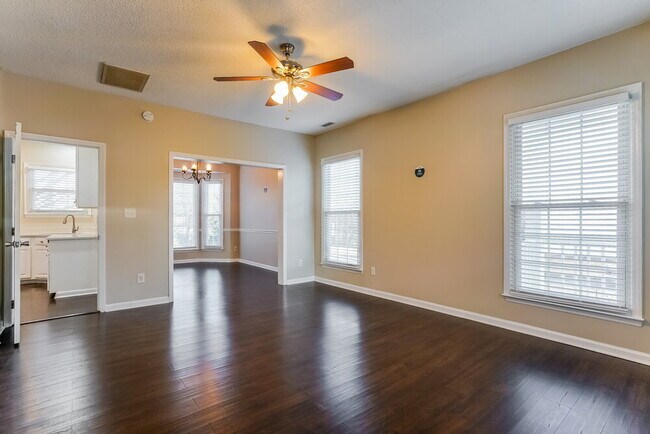 Foto del edificio - 1002 Silent Retreat Ln