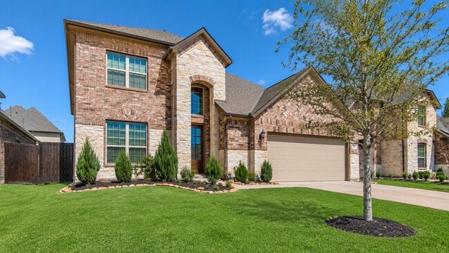 Building Photo - 4411 Woodridge Dr