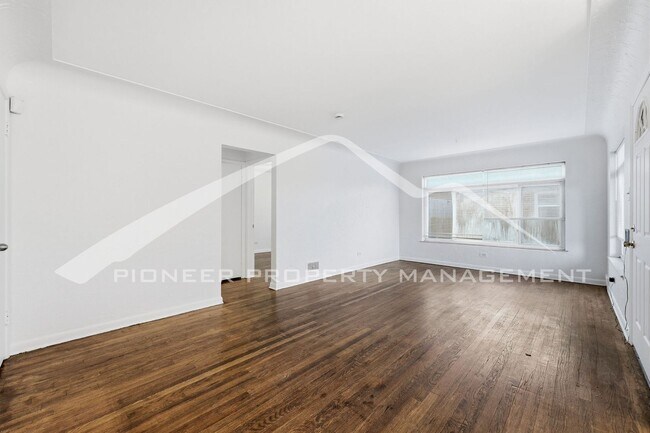 Foto del edificio - Charming Home with Washer/Dryer and 2 Car Driveway