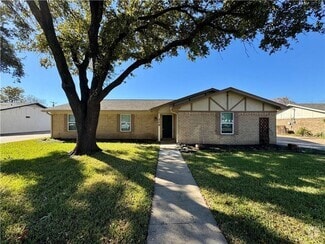 Building Photo - 209 Travis Ln