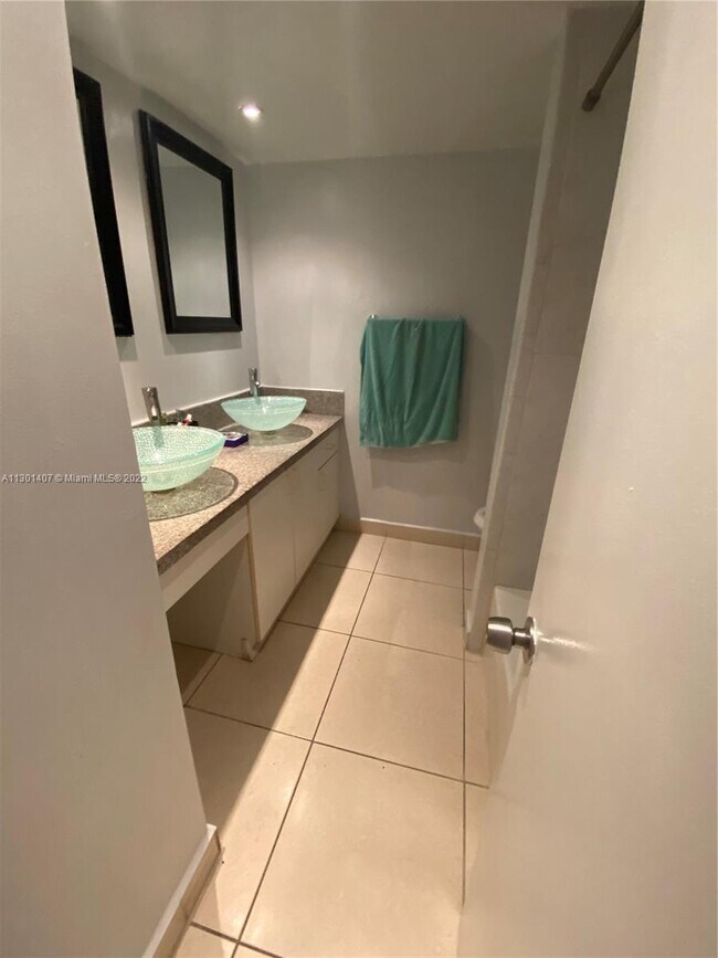 Foto del edificio - 17600 NW 68th Ave