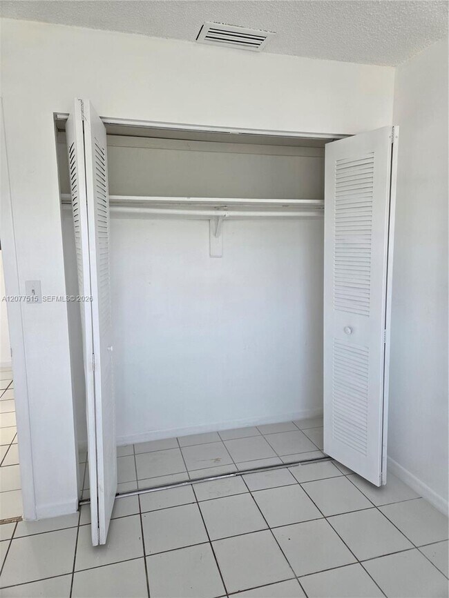 Foto del edificio - 4030 SW 61st Ave