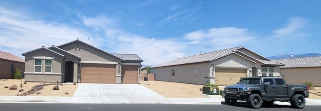 Building Photo - 3848 E Summit Ave