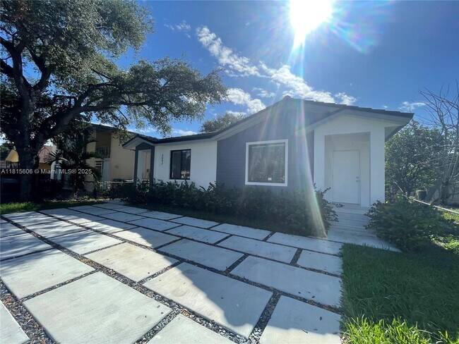 Foto del edificio - 3096 NW 27th St