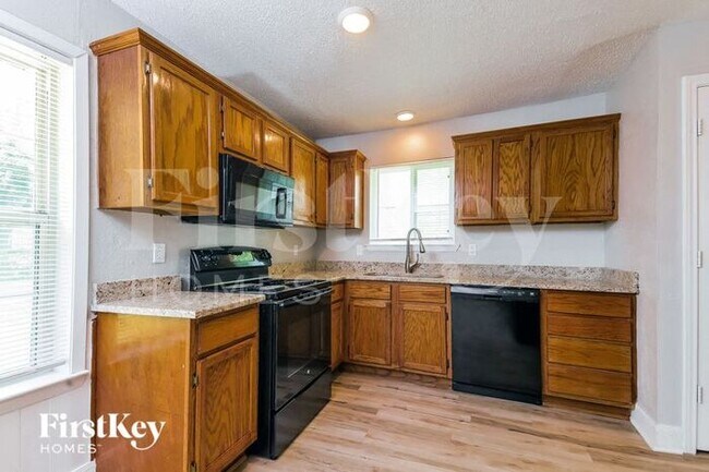 Building Photo - 2515 Foxcroft Cir