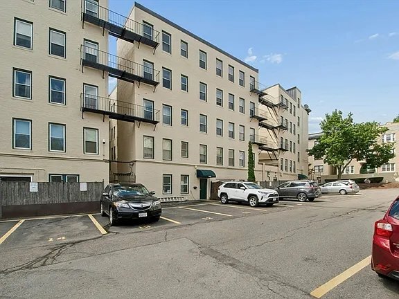 Building Photo - 1423 Commonwealth Ave