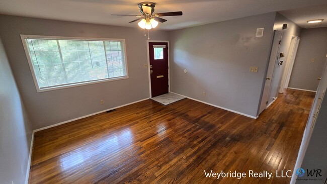 Building Photo - A Nice 3-Bed 1 Bath House in Northside!!!