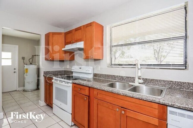 Foto del edificio - 4760 NW 3rd Ct