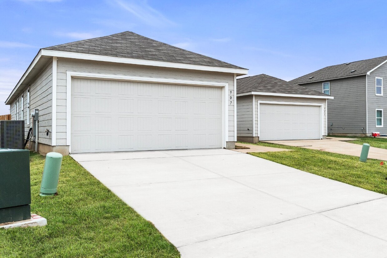 Primary Photo - 907 Stricker Path, San Antonio, TX 78221