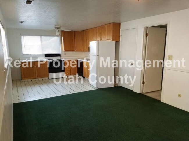 Building Photo - Provo 4 plex