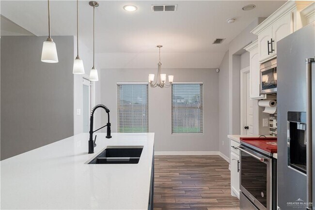 Foto del edificio - 3405 Toffee Ln