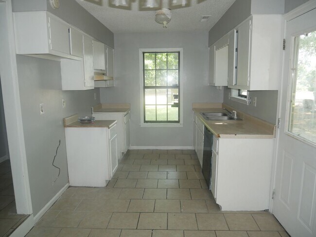Building Photo - 6315 Yorkshire Cove