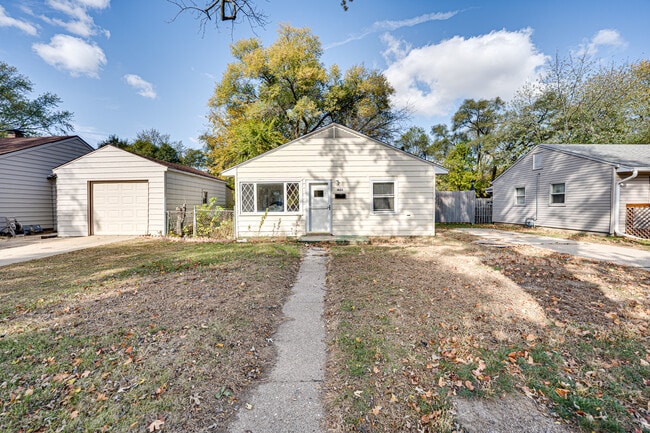 Building Photo - 1823 Overdene Ave