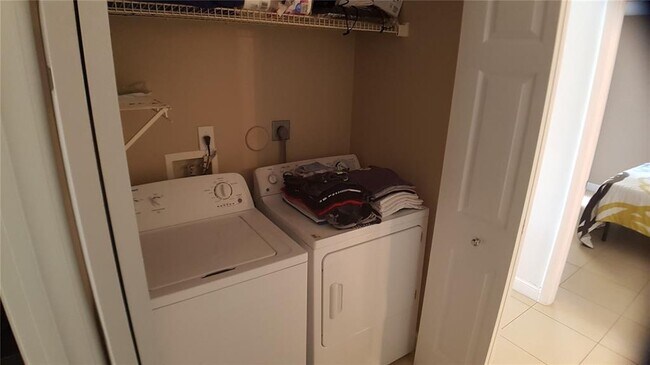 Foto del edificio - 7640 Westwood Dr