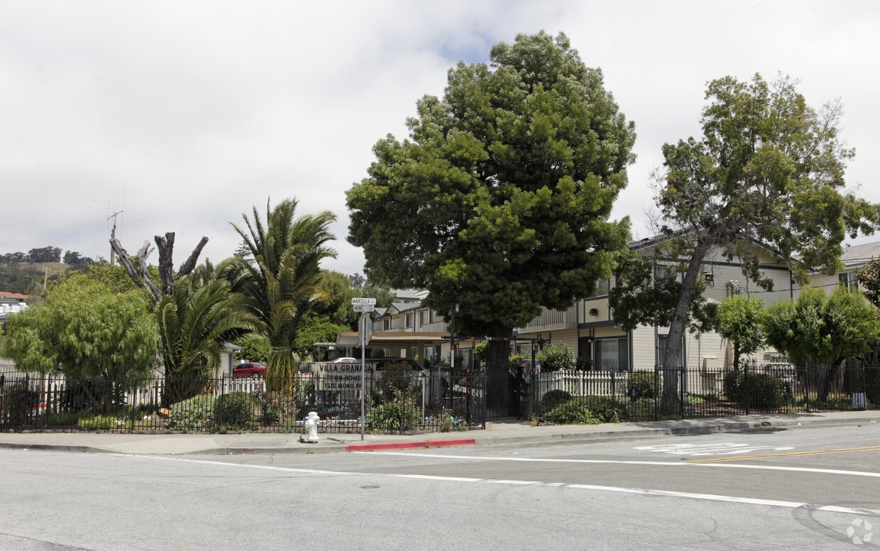 Building Photo - Villa Granada Townhomes