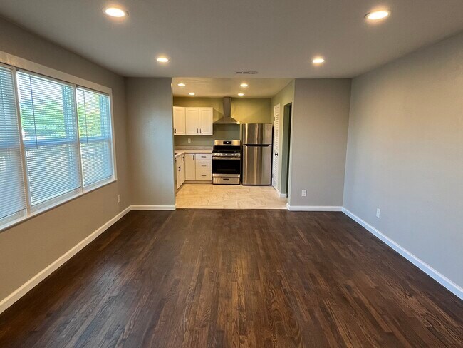 Sala de estar / Cocina - 472 Clara Street