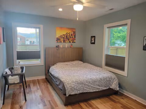 Dormitorio principal con baño - 2620 Kirk Rd