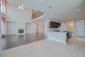 Building Photo - 25719 Oakwood Knoll Dr