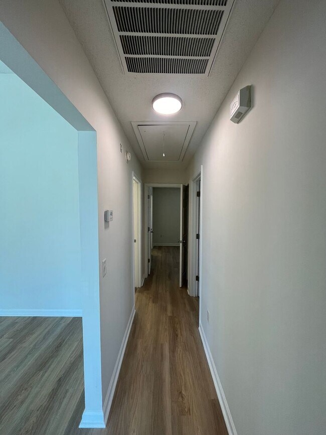 Foto del edificio - Move-in Ready! Charming 3 Bedroom 2 Bathro...