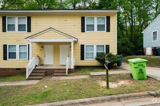 Building Photo - 600-635 Hilltop Dr
