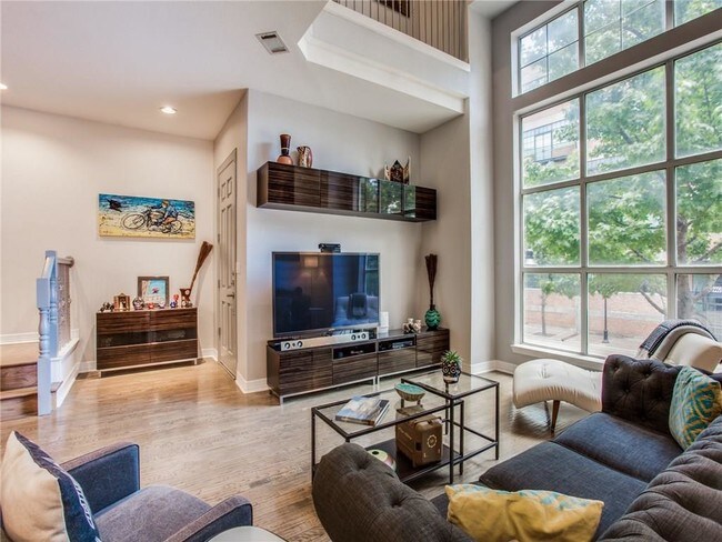 Building Photo - 2215 Canton St