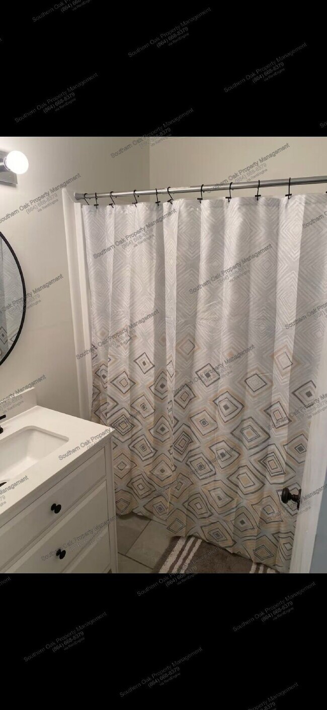 Building Photo - 500 Shady Pine Dr