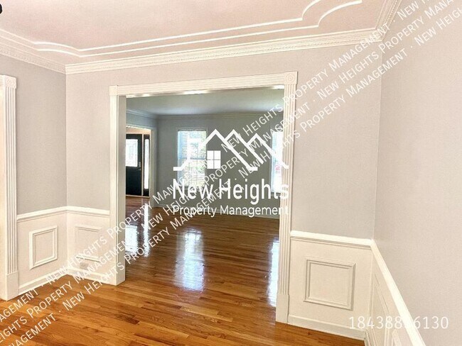 Building Photo - Luxurios 4 Bd Home in Newington Plantation !!
