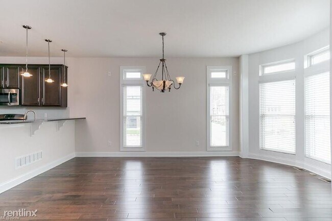 Building Photo - 2 br, 2.5 bath Townhome - 139 Vine St