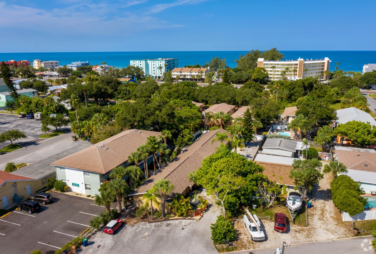 Aerial Photo - 2504 Bay Blvd
