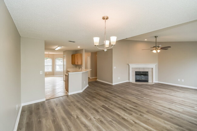 Building Photo - 732 Lake Geneva Dr