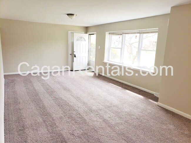 Building Photo - 818 Willow Way