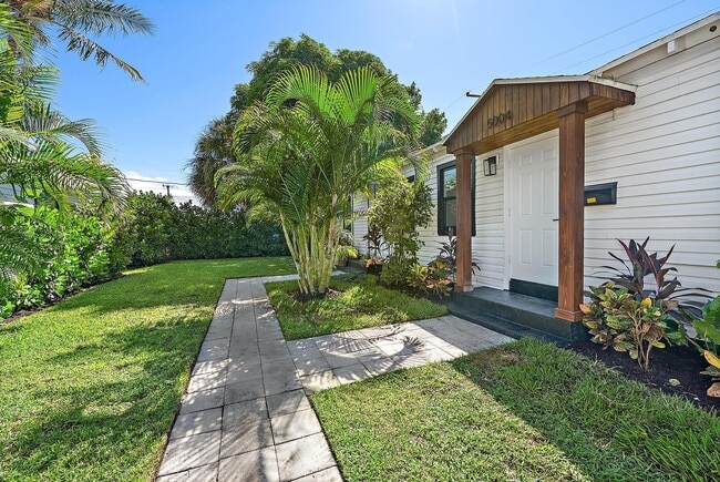 Building Photo - 5004 Webster Ave