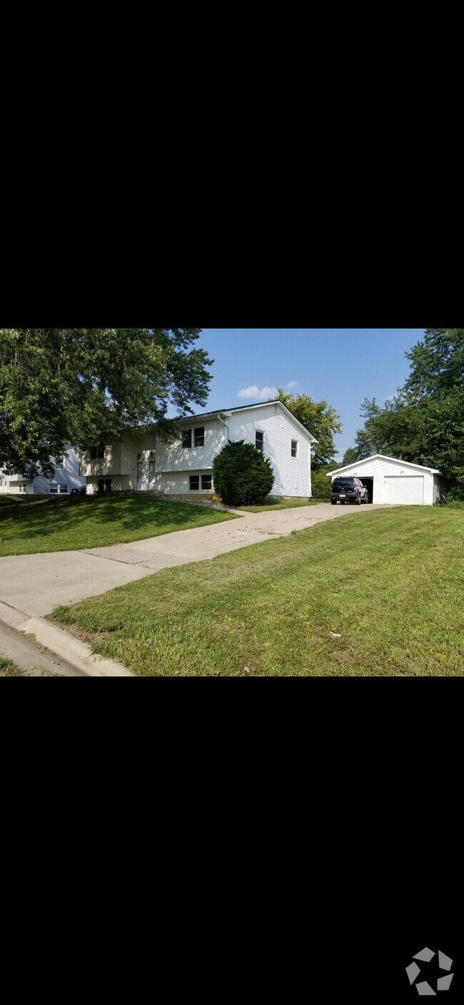 Building Photo - 1502 Delta Dr