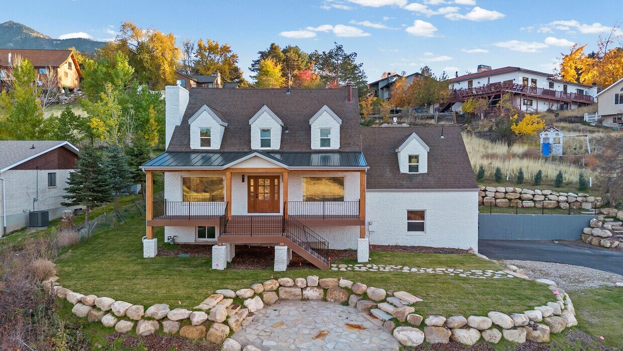 Foto principal - Spacious 5-Bedroom Home in Sandy, UT – Gre...