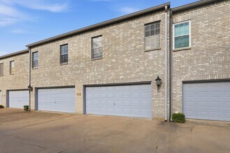 Building Photo - 506 Wilcrest Dr
