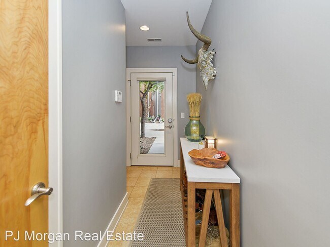 Foto del edificio - 2 br, 2 bath House - 1225 Leavenworth Plaza