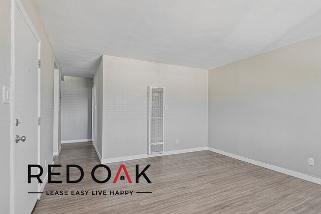Building Photo - ~$200 OFF Each Month~ Beautiful, Spacious ...
